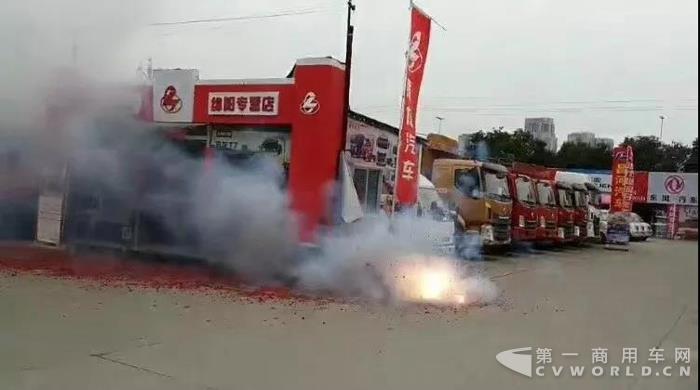 乘龍汽車(chē)早開(kāi)工，祝大家狗年大發(fā)！3.jpg