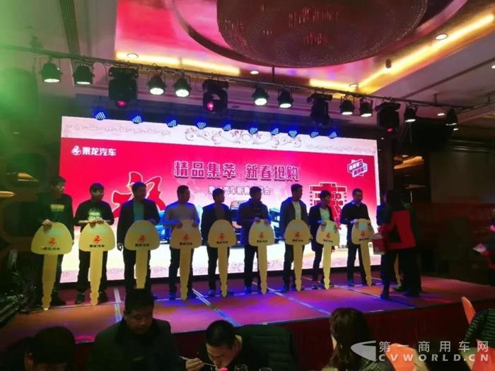 乘龍汽車(chē)早開(kāi)工，祝大家狗年大發(fā)！8.jpg